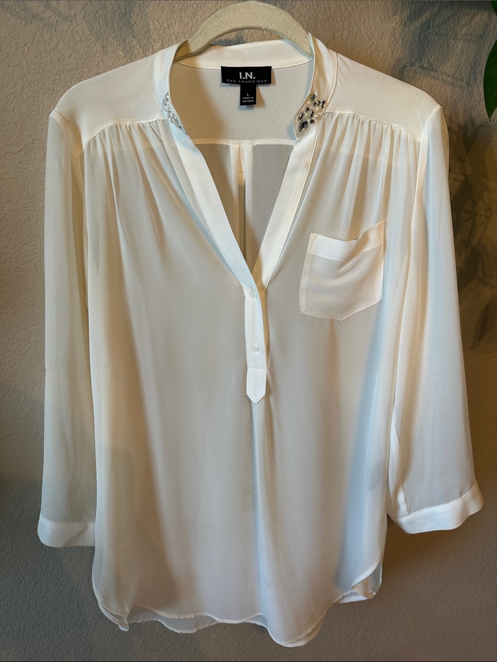I.N. San Francisco White V-Neck Blouse with Jeweled Collar